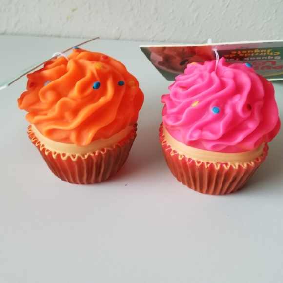 1 left Blue Squeak Cupcake Dog Toy New - Picture 4 of 16